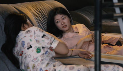 震惊!两女生在洗浴中心聊八卦，竟然扒出惊天内幕!必看!!