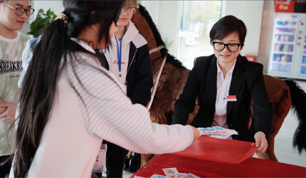 谁能拒绝铲钱的快乐?来白云驾校报名学车，立减500元，还能铲多少拿多少!学车超好玩