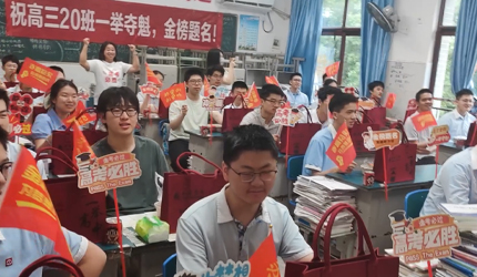 藏在糕粽里的祝福，是给高考生的专属浪漫!白云驾校祝高考学子一举高中!