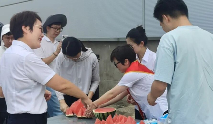 热浪漫漫，甜瓜相伴！来白云驾校，赴一场盛夏之约！