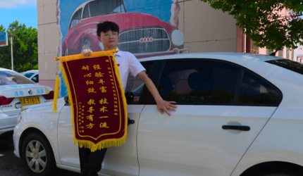 老板说这个视频冲出江西，就请白云服务男团看女足!#功夫女足