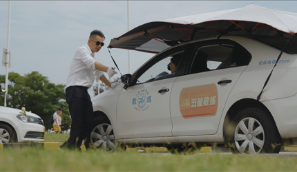 我们来接你上车喽!国庆来白云驾校考驾照，抽免费学车、半价学车、888元、666元大奖!